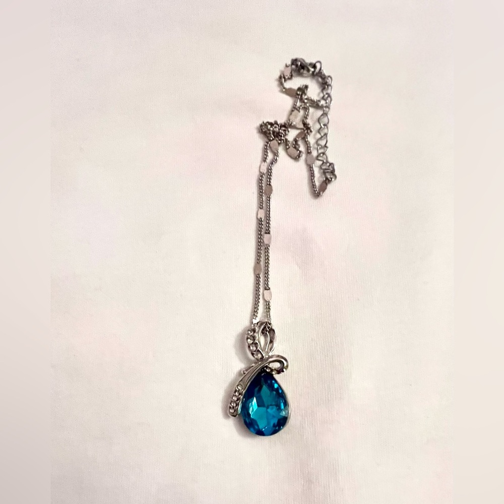 (NEW) Elegant Blue Teardrop Pendant Necklace